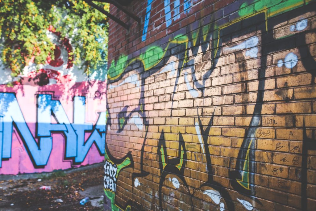 comment nettoyer un graffiti sur un mur