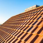 Comment choisir et appliquer un hydrofuge pour toiture ?